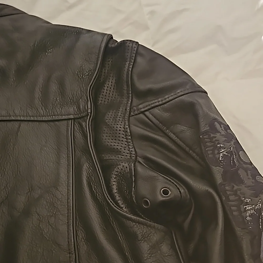 Mens Wilson's Leather Motorcycle Jacket sz MED with reflective skull detail